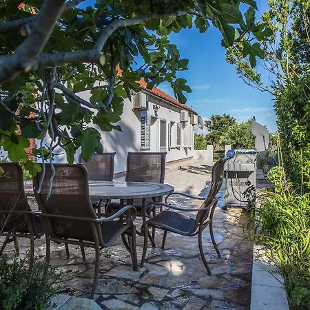 Ferienhaus Tori Holiday Vir